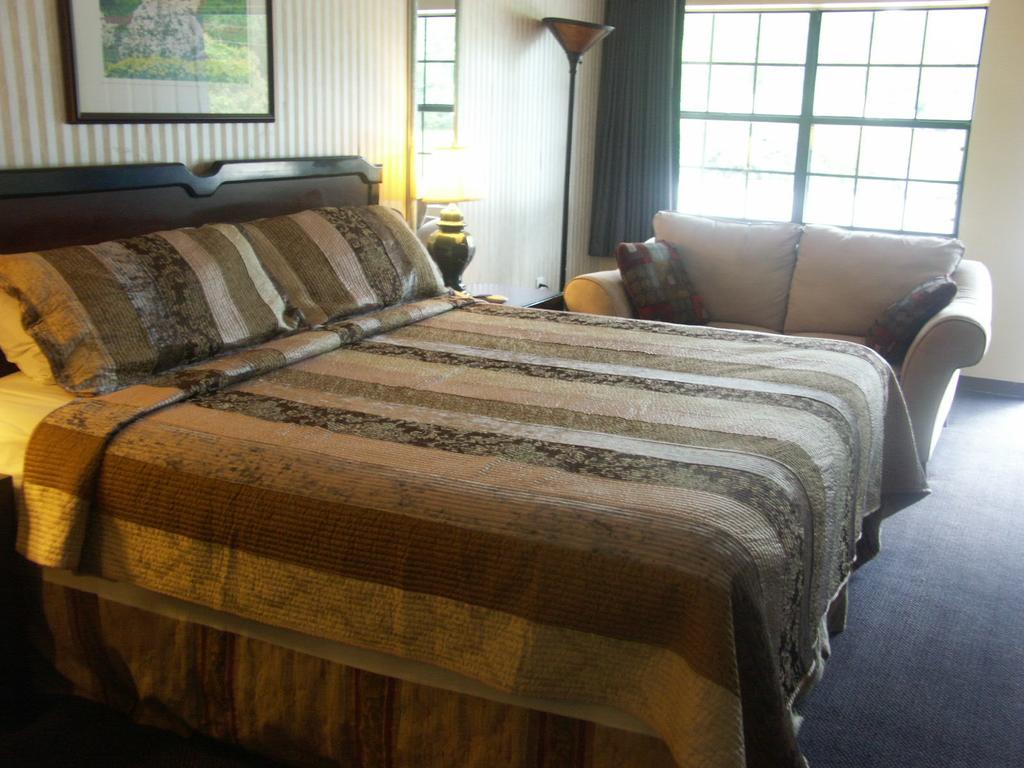 Deerwood Inn & Madison Campground Екстер'єр фото
