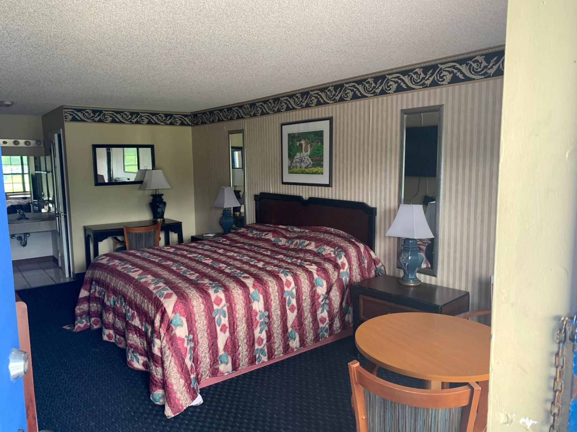 Deerwood Inn & Madison Campground Екстер'єр фото