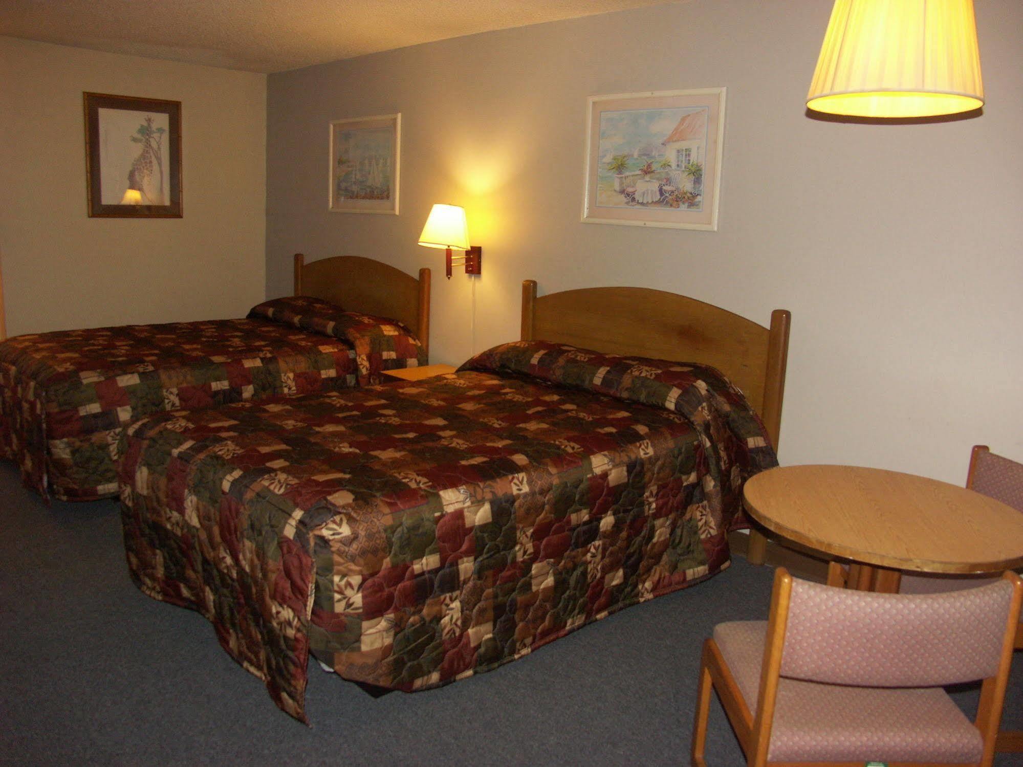 Deerwood Inn & Madison Campground Екстер'єр фото